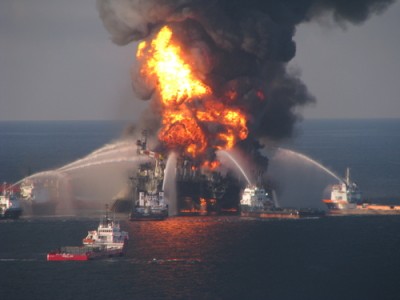 Marée noire Deepwater Horizon : une fuite de 59 000 barils de pétrole chaque jour et une amende record (MAJ)