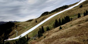 En Autriche, la piste blanche sur fond vert de Kitzbühel fait jaser
