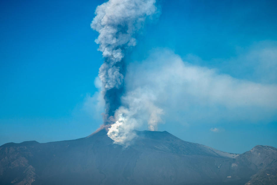 État d’urgence : en Sicile, les cendres de l’Etna recouvrent des villages entiers