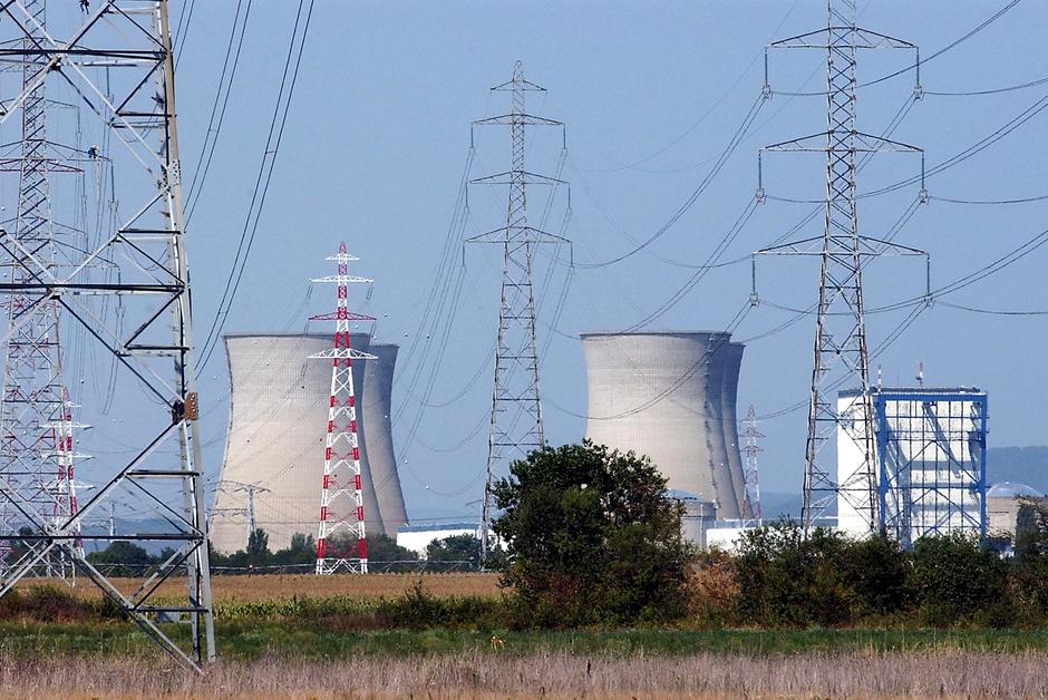 En manque de stratégie, la France prolonge la vie de vieux réacteurs nucléaires 