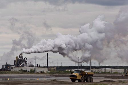 ​Cinq millions de litres de produits pétroliers se déversent en Alberta