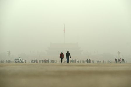 Noyés sous la pollution, les Pékinois tentent de s’adapter