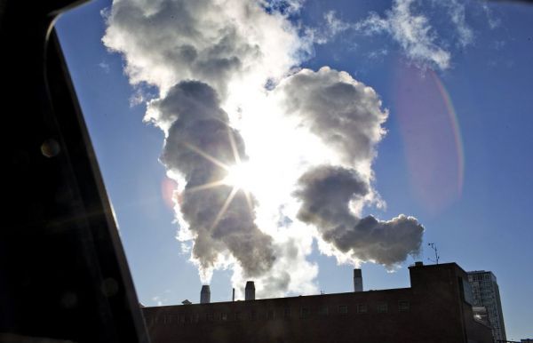 Ottawa et les provinces s'entendent sur les cibles de GES, mais pas sur la taxe carbone