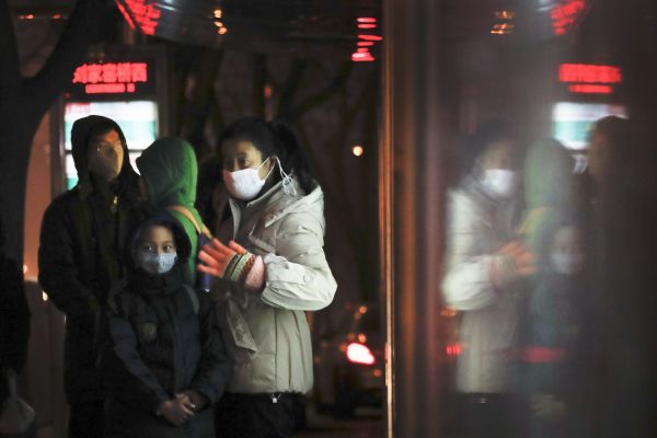 Le smog continue d’envelopper Pékin
