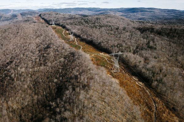 Hydro-Québec pourrait compenser le milieu naturel perdu dans le projet de ligne en Estrie