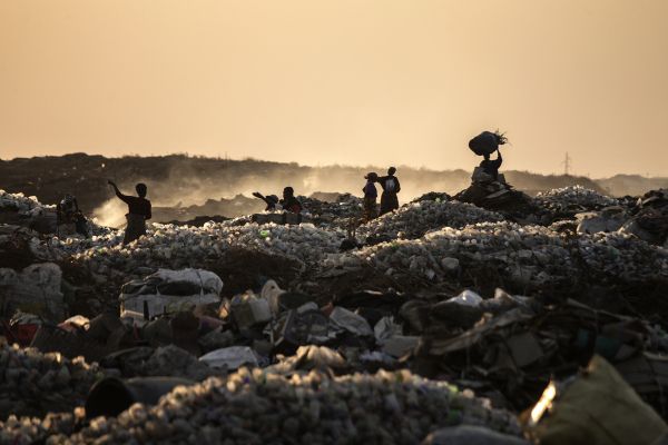 Des milliards de tonnes de plastique s’accumulent dans la nature