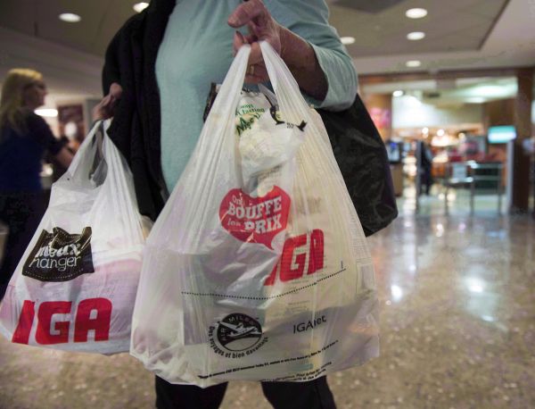Les sacs de plastique légers seront interdits dès lundi à Montréal