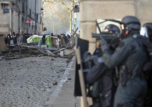 Notre-Dame-des-Landes : un million d'euros de dégâts, Valls veut identifier les casseurs