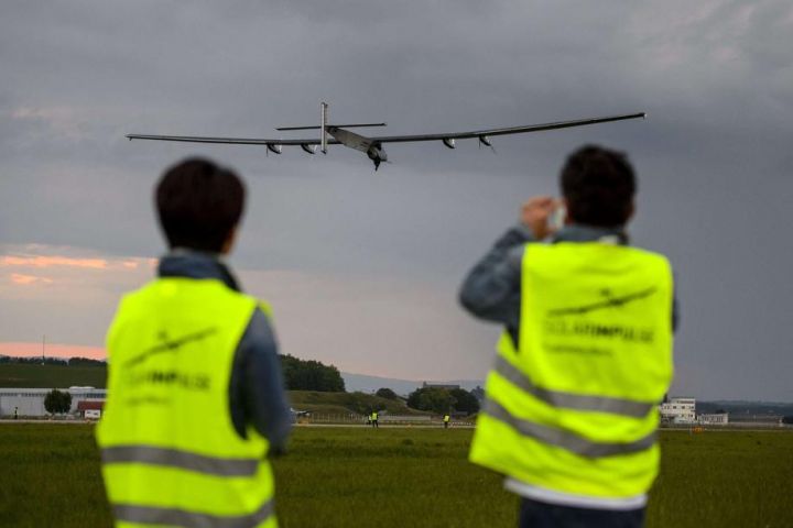 VIDEO. Premier vol de l'avion solaire Solar Impulse 2