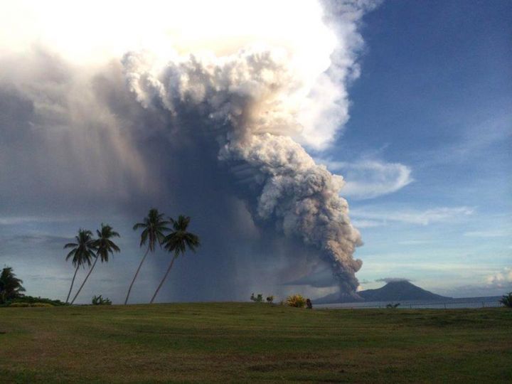 VIDEO. Un touriste filme l'éruption fracassante du Mont Tavurvur