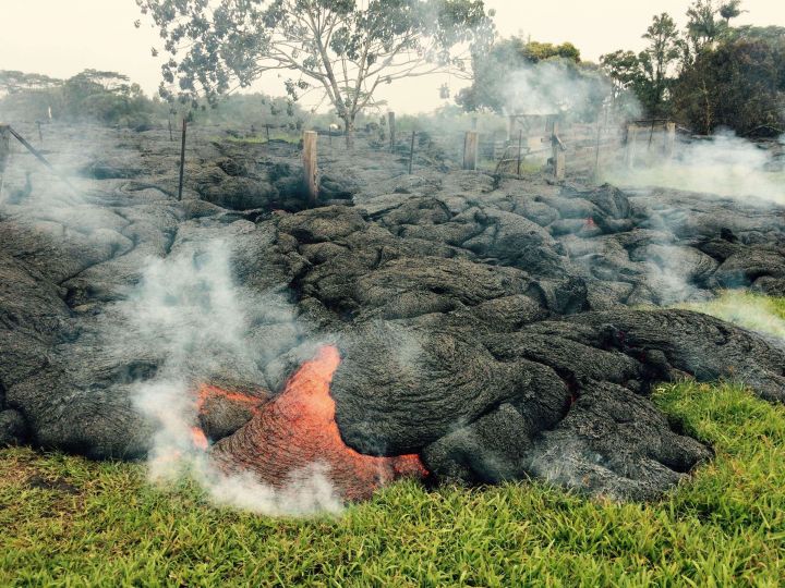 EN IMAGES. A Hawaï, la lave menace les habitations
