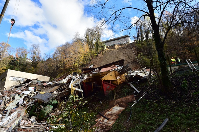 VIDEOS. Intempéries : un immeuble s'effondre en Suisse, au moins deux morts 