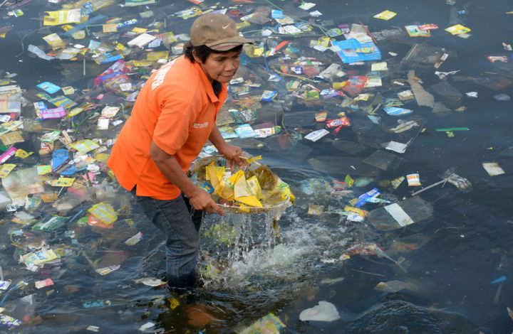 Plastique dans les océans : de quoi remplir 38500 camions-bennes