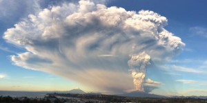 VIDEO. Le Chili décrète l'alerte rouge après l'éruption du volcan Calbuco