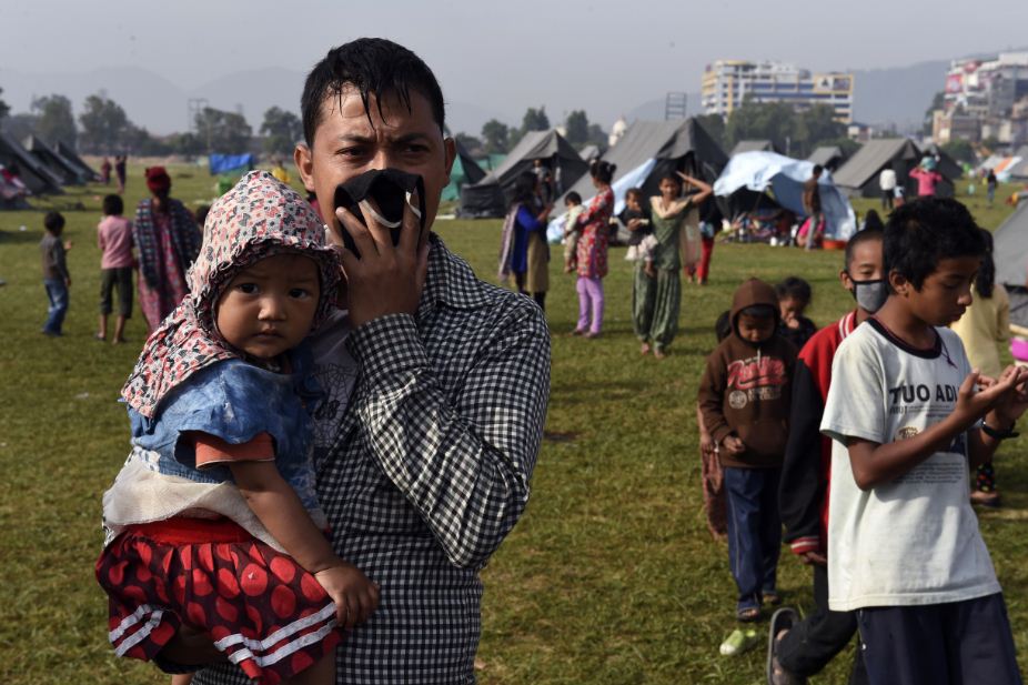 Séisme au Népal : le bilan passe à 7.557 morts, l'aide arrive dans les zones difficiles