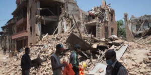 Séisme au Népal : quatre Français morts et neuf disparus, selon Fabius