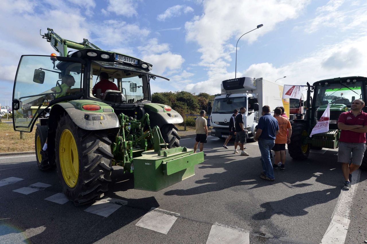 EN DIRECT. Crise des éleveurs : les barrages se lèvent sauf à Lyon et Clermont-Ferrand