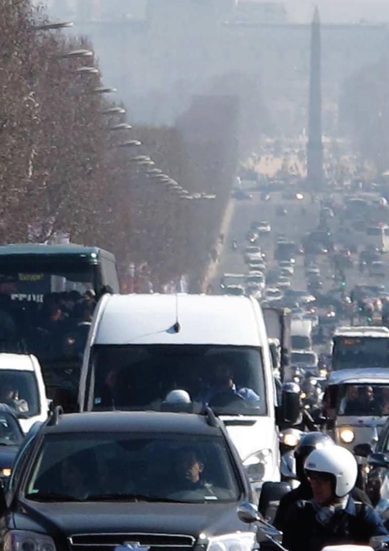 Paris ferme ses rues aux véhicules polluants