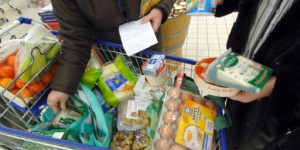 Gaspillage alimentaire : Royal souhaite «mettre la pression» sur les distributeurs 