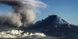EN IMAGES. Le volcan Cotopaxi projette ses cendres sur l'Equateur