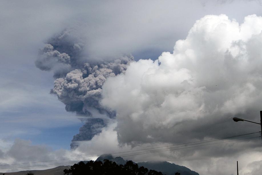 Volcan Cotopaxi : état d'urgence et contrôle des médias en Equateur