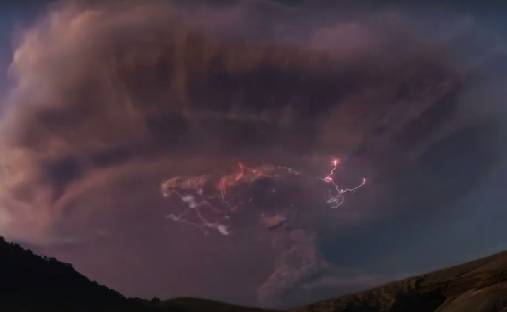 VIDEO. Patagonie : les incroyables images d'un orage volcanique