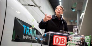 COP21 : des écolos bloquent le train de la ministre allemande de l'environnement 