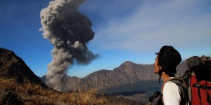 Indonésie : éruption du mont Rinjani, l'aéroport de Bali fermé