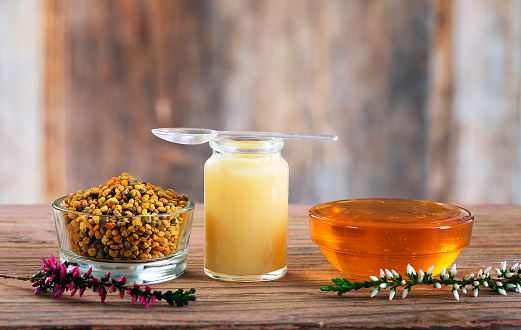 L'apithérapie, une médecine par le miel qui a fait ses preuves