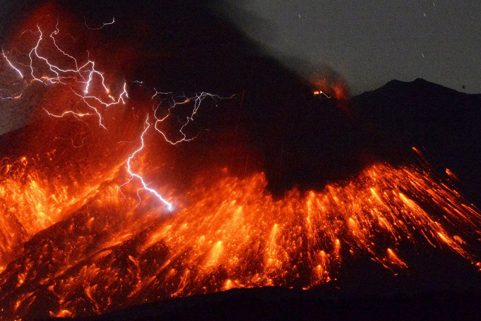 VIDEO. Japon : spectaculaire éruption du volcan Sakurajima
