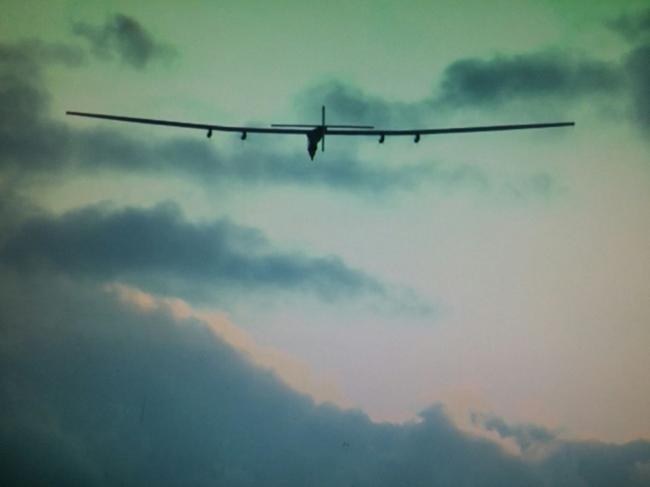 Solar Impulse a quitté Hawaï et vole vers la Californie