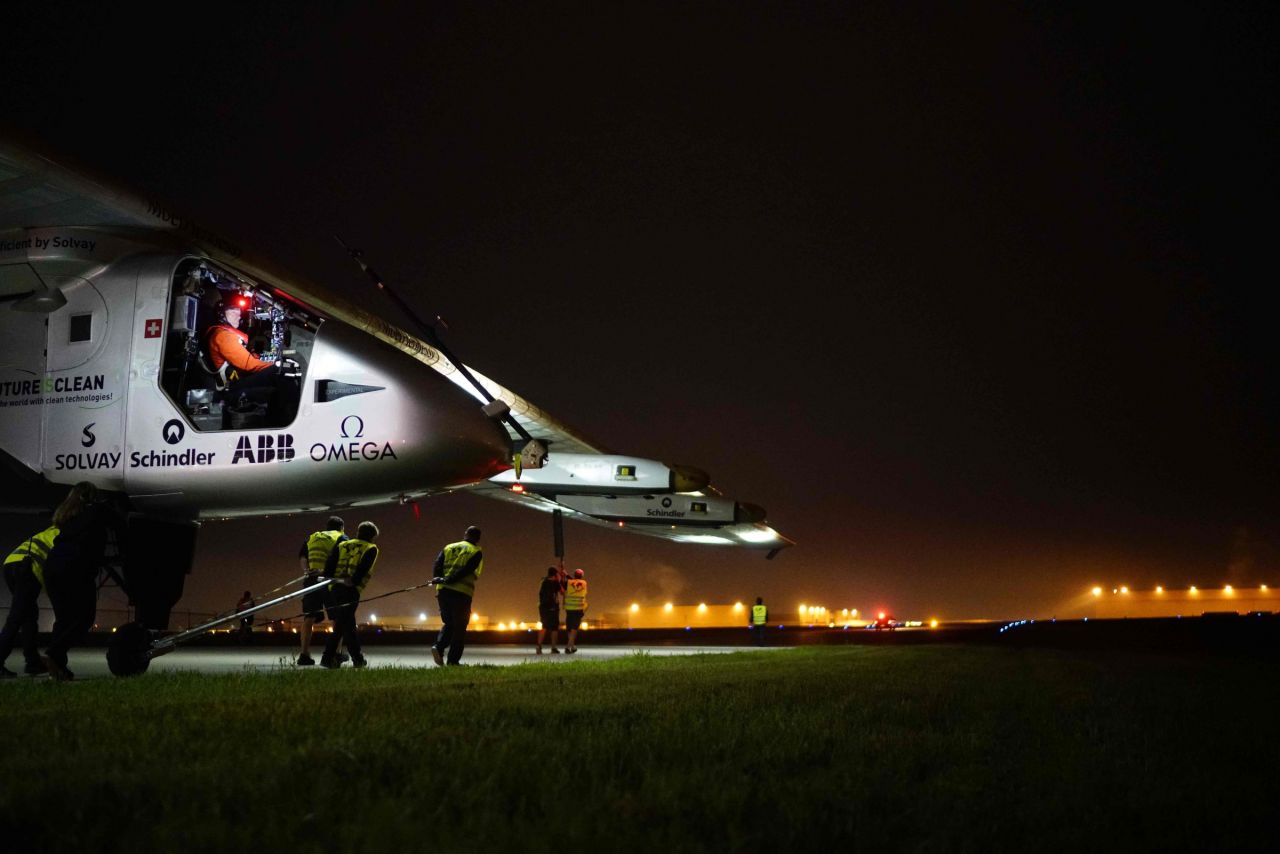 VIDEO. L'avion solaire Solar Impulse 2 a repris son tour du monde