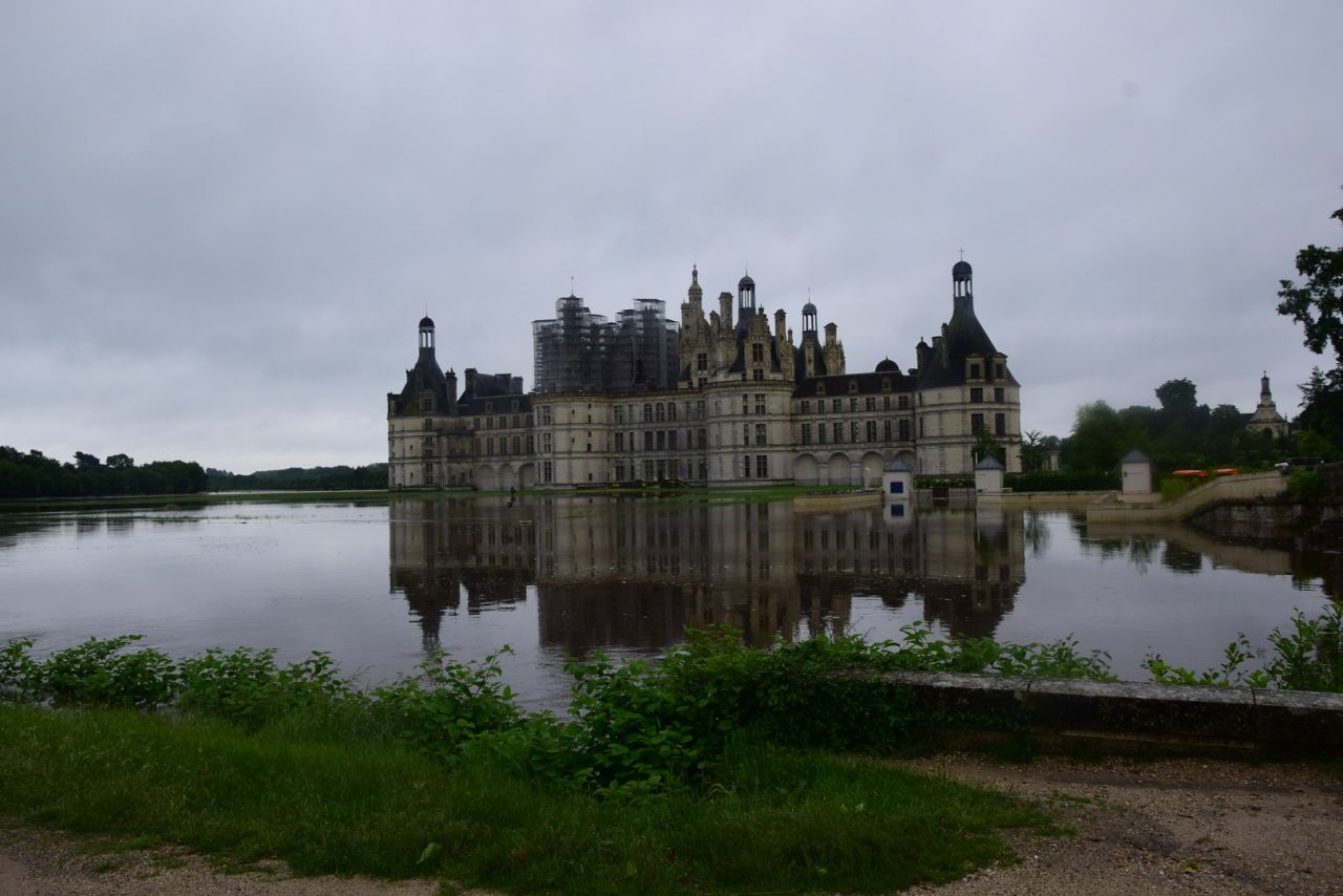 EN IMAGES. Le Château de Chambord encerclé par les eaux