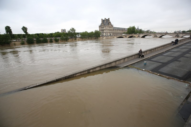 EN IMAGES. Inondations : à Paris, le niveau de la Seine continue à monter