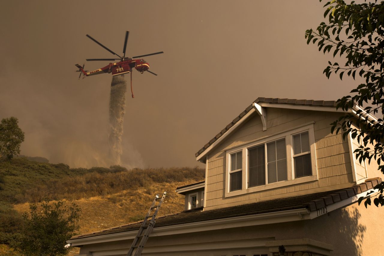 EN IMAGES. Incendie en Californie : le monstre arrive en ville