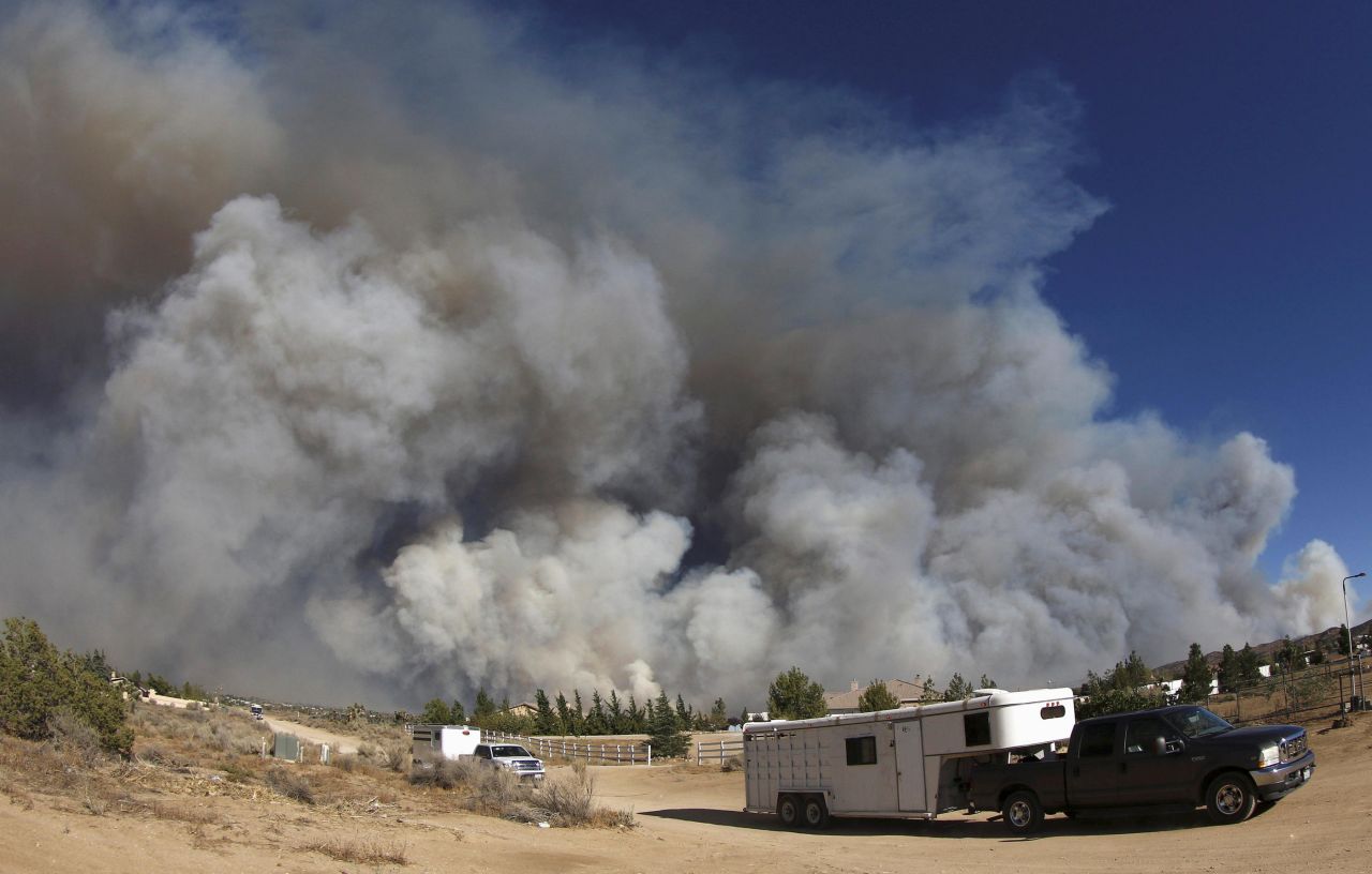 EN IMAGES. Incendie en Californie : plus de 80.000 habitants évacués