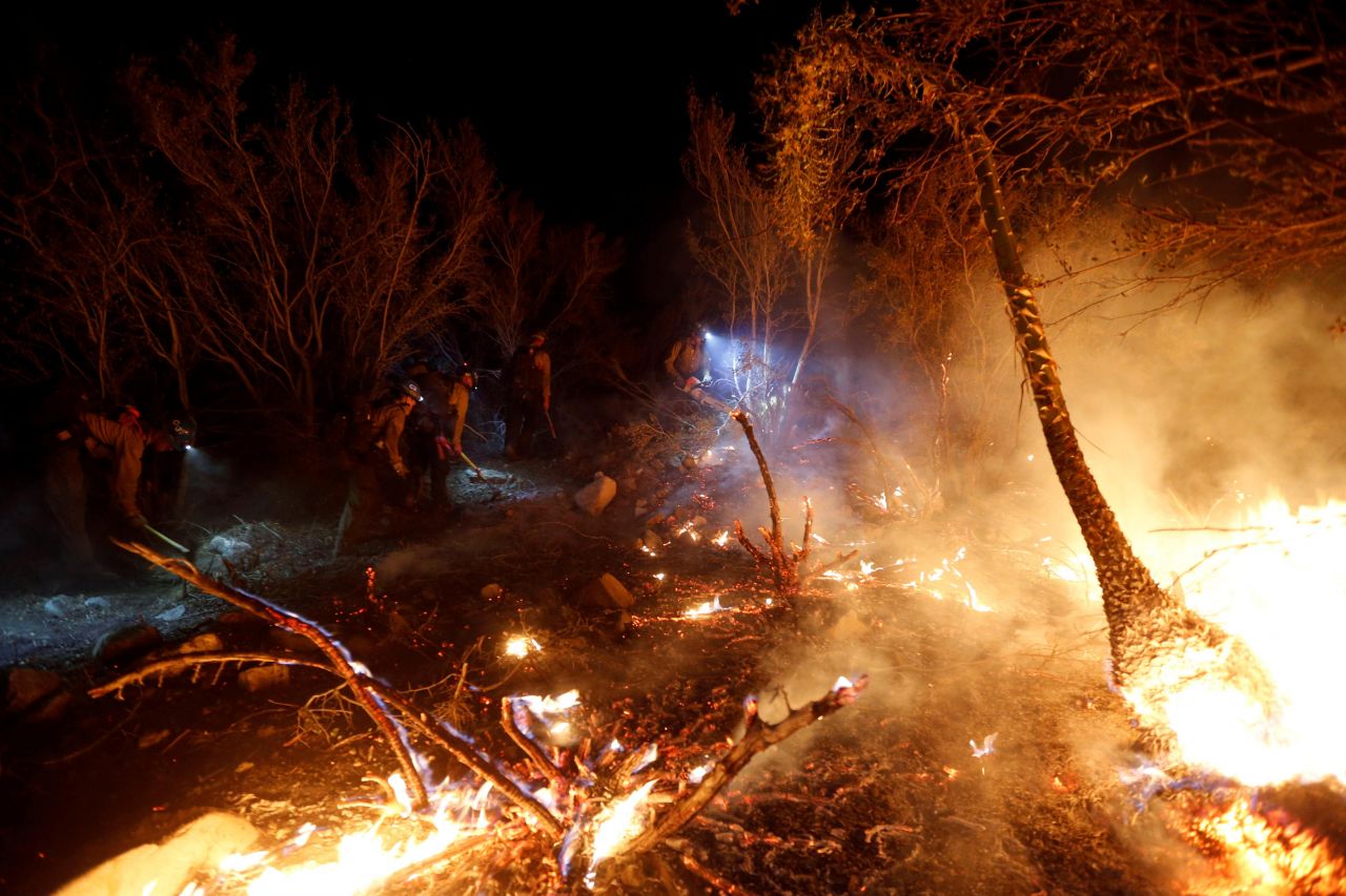 Incendies en Californie : près de 83 000 personnes évacuées, 4% du brasier contenu