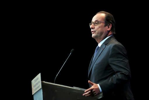Climat : Hollande dénonce les «charlatans», visant Sarkozy sans le nommer