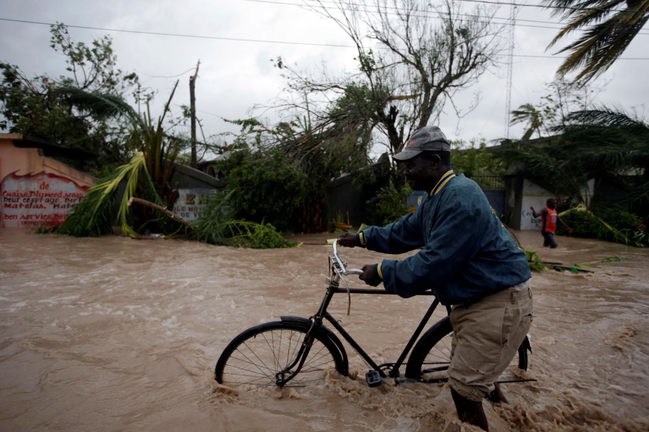 EN IMAGES. L'ouragan Matthew s'abat sur les Caraïbes