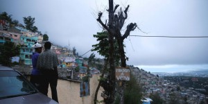 L'ouragan Matthew frappe Haïti et s'approche de Cuba et des Bahamas