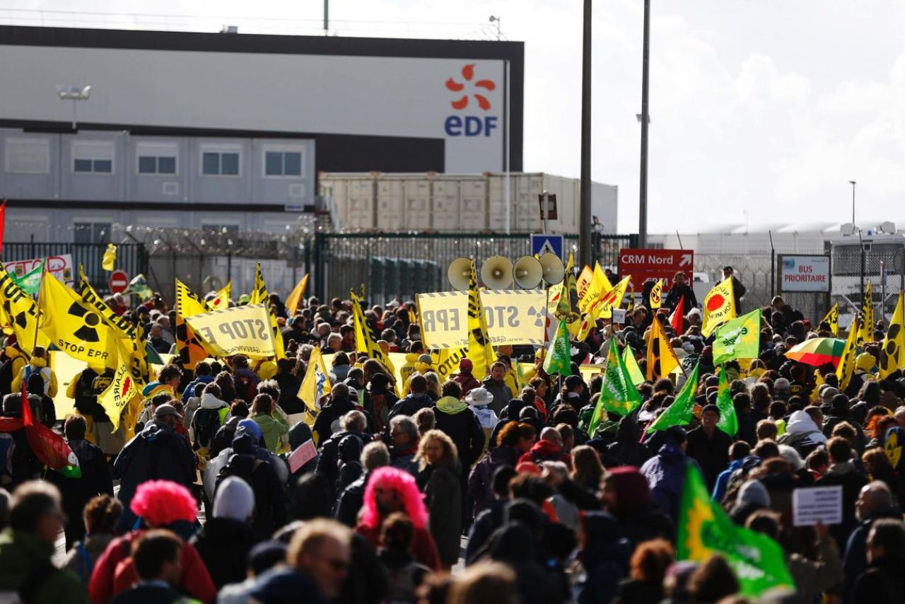 Nucléaire : près de trois mille manifestants contre l'EPR de Flamanville
