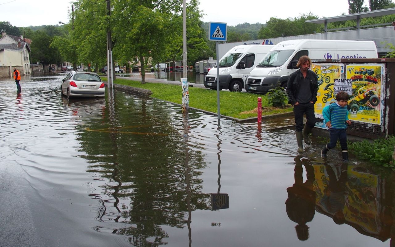 Orages, vent, inondation : dix départements en alerte dans le Sud