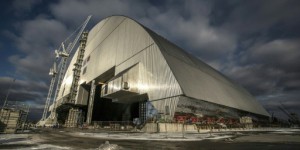 Ukraine : le site de Tchernobyl inaugure son nouveau sarcophage hors normes