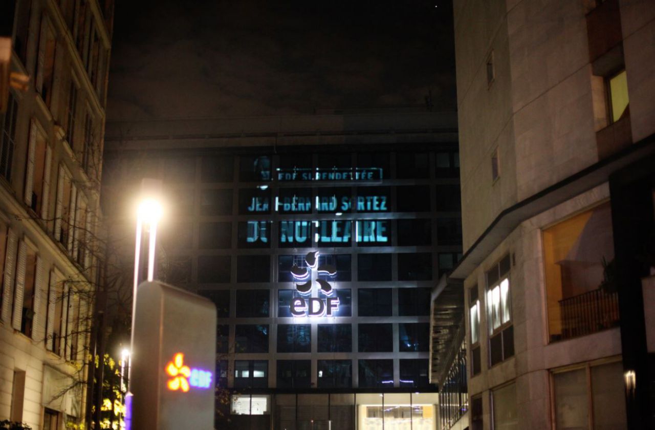 Paris : nouvelle action de Greenpeace devant le siège d'EDF