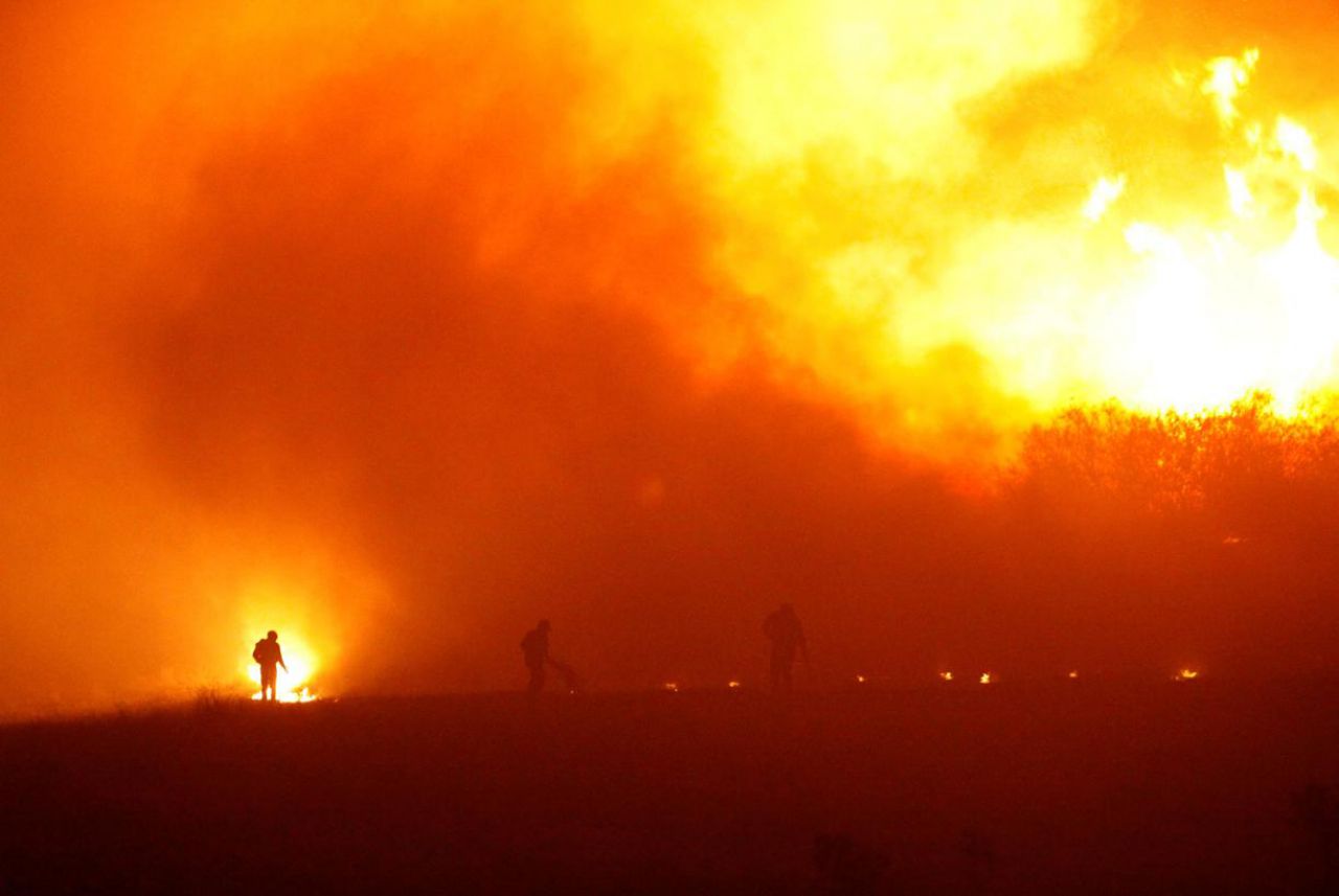 Chili : au moins dix morts et des villages rasés par un gigantesque feu de forêt