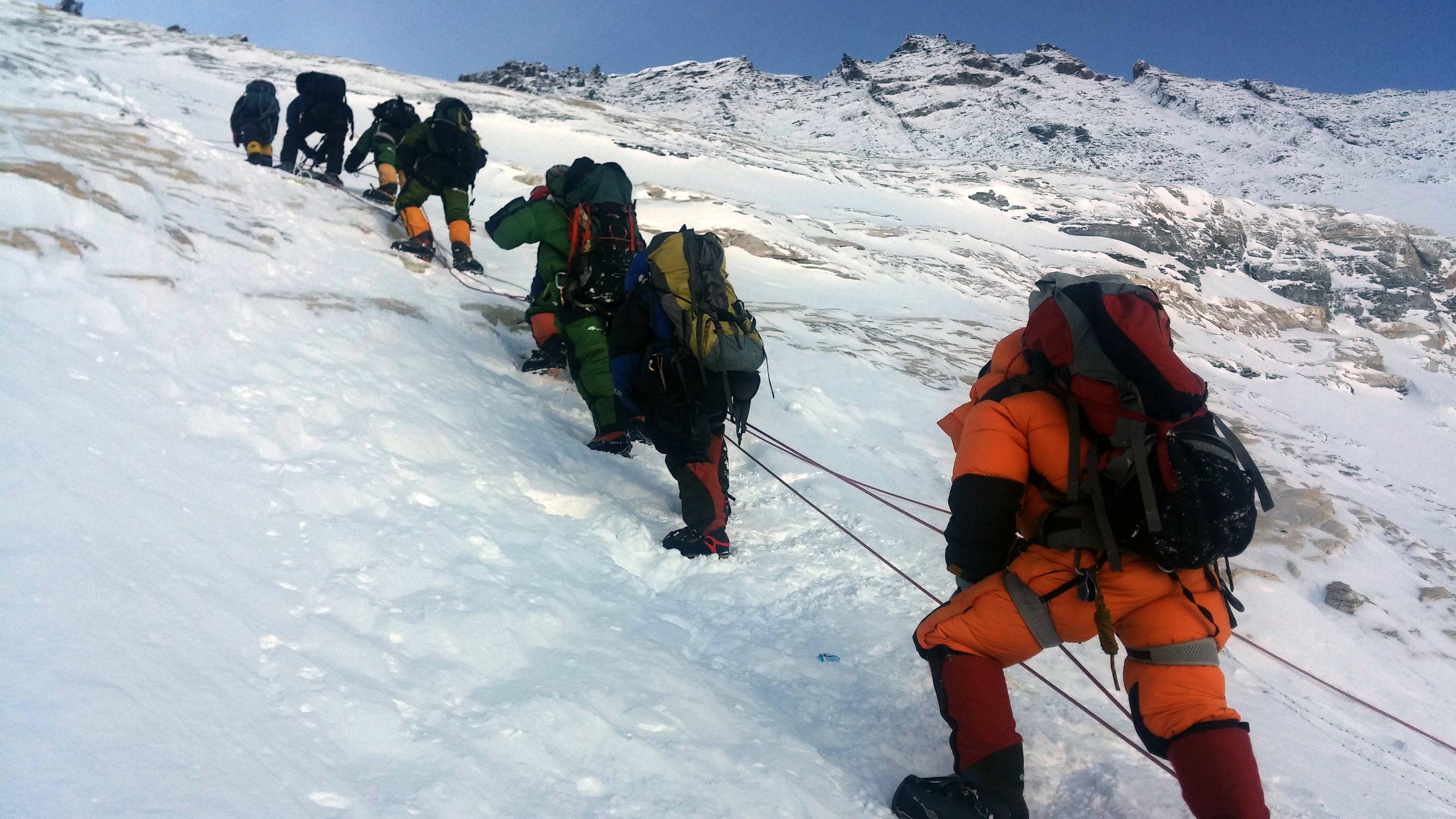 Ces Français partent nettoyer l'Everest de ses déchets