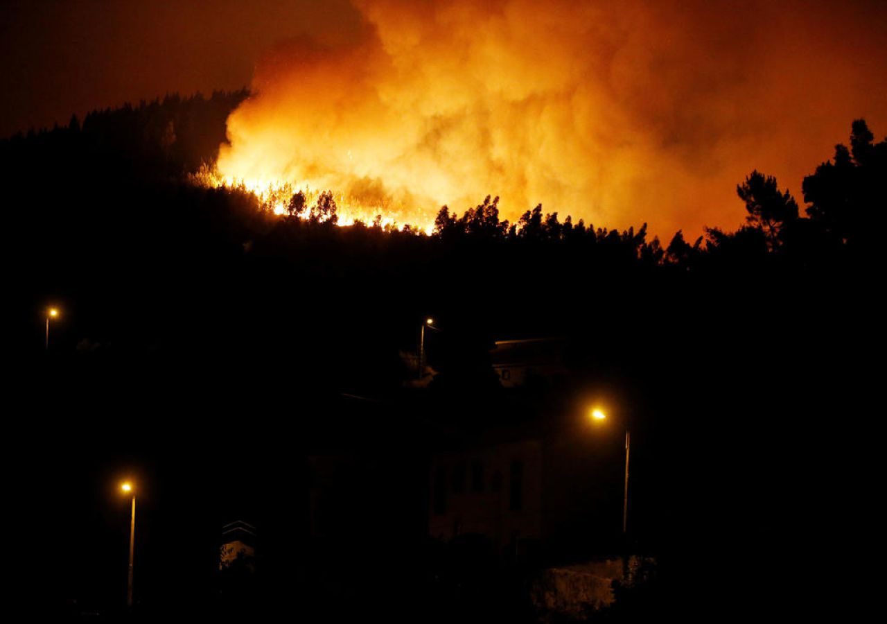 Portugal : au moins 25 morts dans un violent feu de forêt