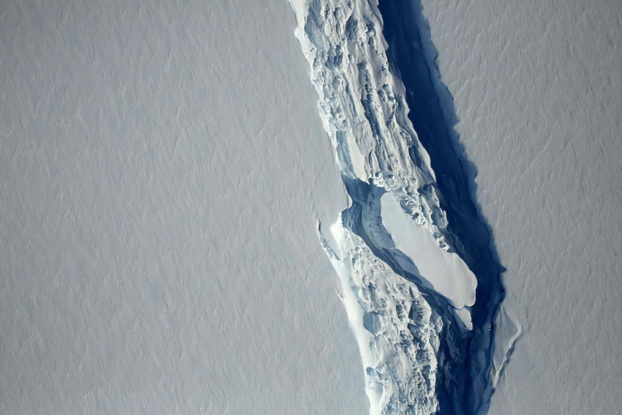 Antarctique : un des plus icebergs jamais observés s'est formé 