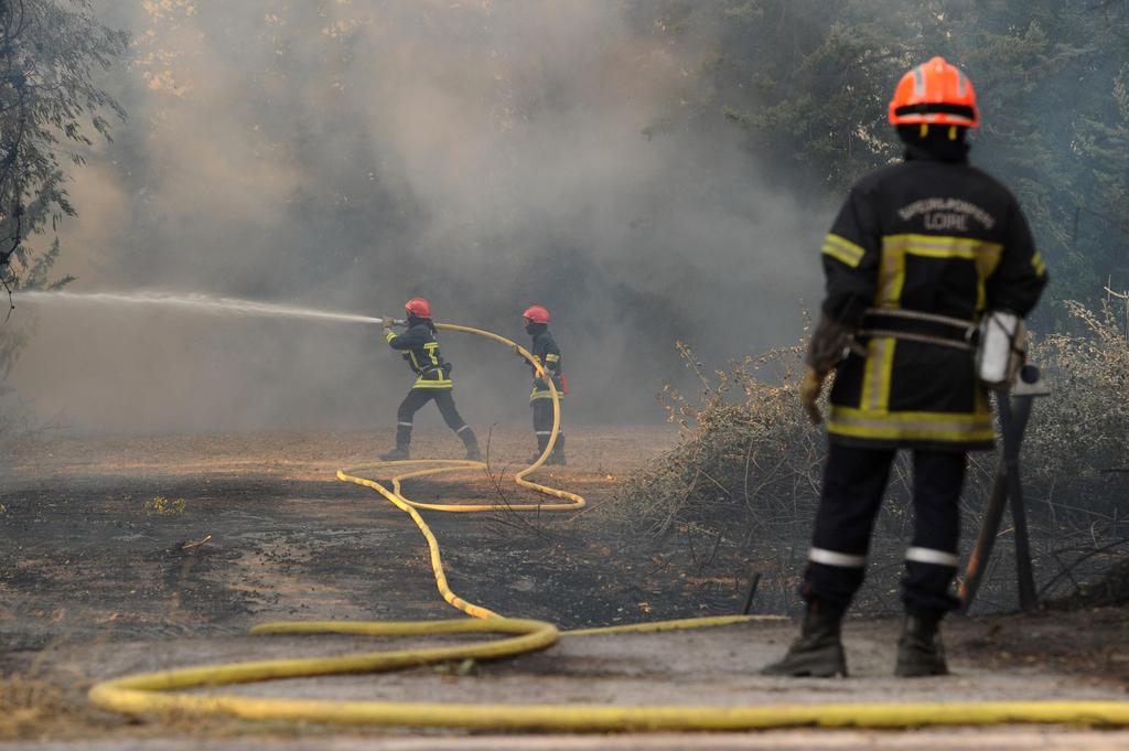 Bouches-du-Rhône : 800 pompiers toujours mobilisés pour éviter les reprises de feu