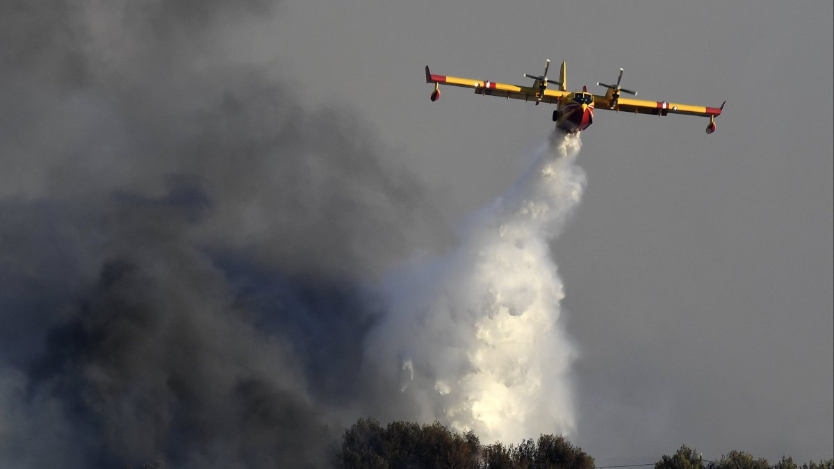 Un incendie de forêt ravage plus de 300 hectares près d'Aix-en-Provence
